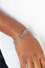 Load image into Gallery viewer, Crown Privilege - Silver bracelet 2136
