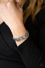 Load image into Gallery viewer, Rustic Heartthrob - Silver bracelet 560
