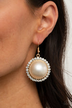 Load image into Gallery viewer, Esteemed Elegance - Gold earring 2067
