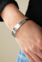 Load image into Gallery viewer, Dandelion Dreamland - Silver bracelet 2185
