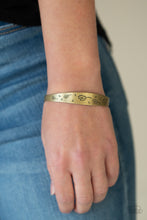 Load image into Gallery viewer, Dandelion Dreamland - Brass bracelet 2097
