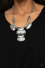 Load image into Gallery viewer, Gallery Relic - Silver necklace 2168
