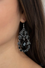 Load image into Gallery viewer, Garden Decorum - Black earring 2094
