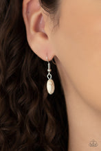 Load image into Gallery viewer, EPICENTER of Attention - White necklace A025
