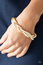 Load image into Gallery viewer, Royal Reminiscence - Gold necklace + Vintage Variation - Gold bracelet 2227
