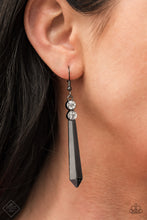 Load image into Gallery viewer, Sparkle Stream - black earring 2101
