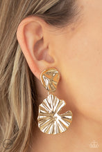 Load image into Gallery viewer, Empress Of The Amazon - Gold clip-on earring 1857

