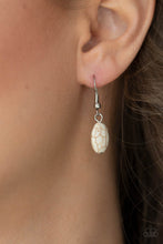 Load image into Gallery viewer, Luck Of The West - White necklace D065
