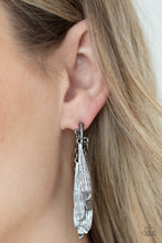 Load image into Gallery viewer, Pursuing The Plumes - Black post earring  2163
