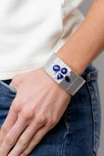 Load image into Gallery viewer, Flickering Fortune - Blue bracelet B117
