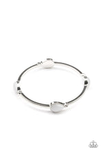 Load image into Gallery viewer, Dewdrop Dancing - White bracelet 2225
