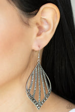 Load image into Gallery viewer, Showcase Sparkle - Silver earring C031
