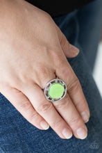 Load image into Gallery viewer, Encompassing Pearlescence - Green ring 1636
