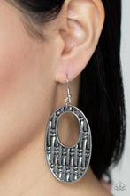 Load image into Gallery viewer, Engraved Edge - Silver earring 1561
