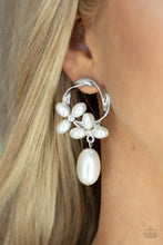 Load image into Gallery viewer, Elegant Expo - White post earring 731
