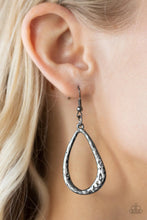 Load image into Gallery viewer, Relic Renaissance - Black necklace D070
