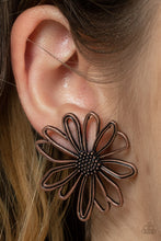 Load image into Gallery viewer, Artisan Arbor - Copper post earring 999
