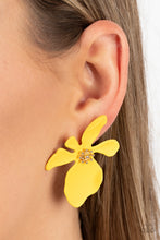 Load image into Gallery viewer, Hawaiian Heiress - Yellow post earring 900
