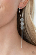 Load image into Gallery viewer, Bolo Beam - Silver post earring D072

