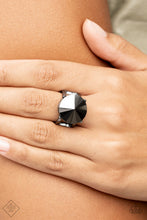 Load image into Gallery viewer, Showcase Social - Black ring 1751
