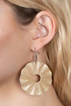 Load image into Gallery viewer, Fan the Breeze - Brown earring D064
