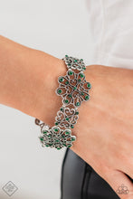 Load image into Gallery viewer, Regal Recognition - Green bracelet D079
