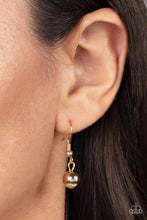 Load image into Gallery viewer, Taunting Twinkle - gold necklace B126
