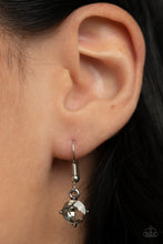 Load image into Gallery viewer, Lavishly Loaded - Silver necklace D040
