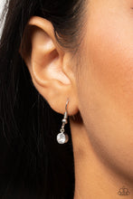 Load image into Gallery viewer, Jubilee Jingle - Blue necklace 2064
