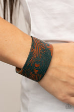 Load image into Gallery viewer, Positively Peacock - Blue urban bracelet E059
