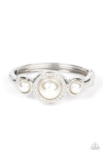 Load image into Gallery viewer, Debutante Daydream - White bracelet 1857
