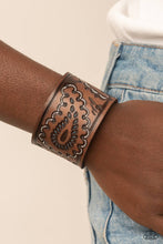 Load image into Gallery viewer, Paisley Pioneer - Blue Snap bracelet C027
