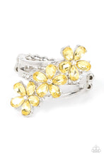 Load image into Gallery viewer, Posh Petals - Yellow ring B103
