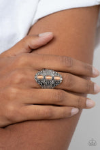 Load image into Gallery viewer, Eye-Catching Cats Eye - Orange ring B089
