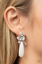 Load image into Gallery viewer, DIY Dazzle - White post earring B061
