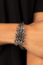 Load image into Gallery viewer, BOA and Arrow - Silver bracelet B094
