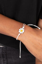 Load image into Gallery viewer, DAISY Little Thing - White bracelet C002
