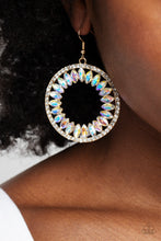 Load image into Gallery viewer, Wall Street Wreaths - Gold earring D043
