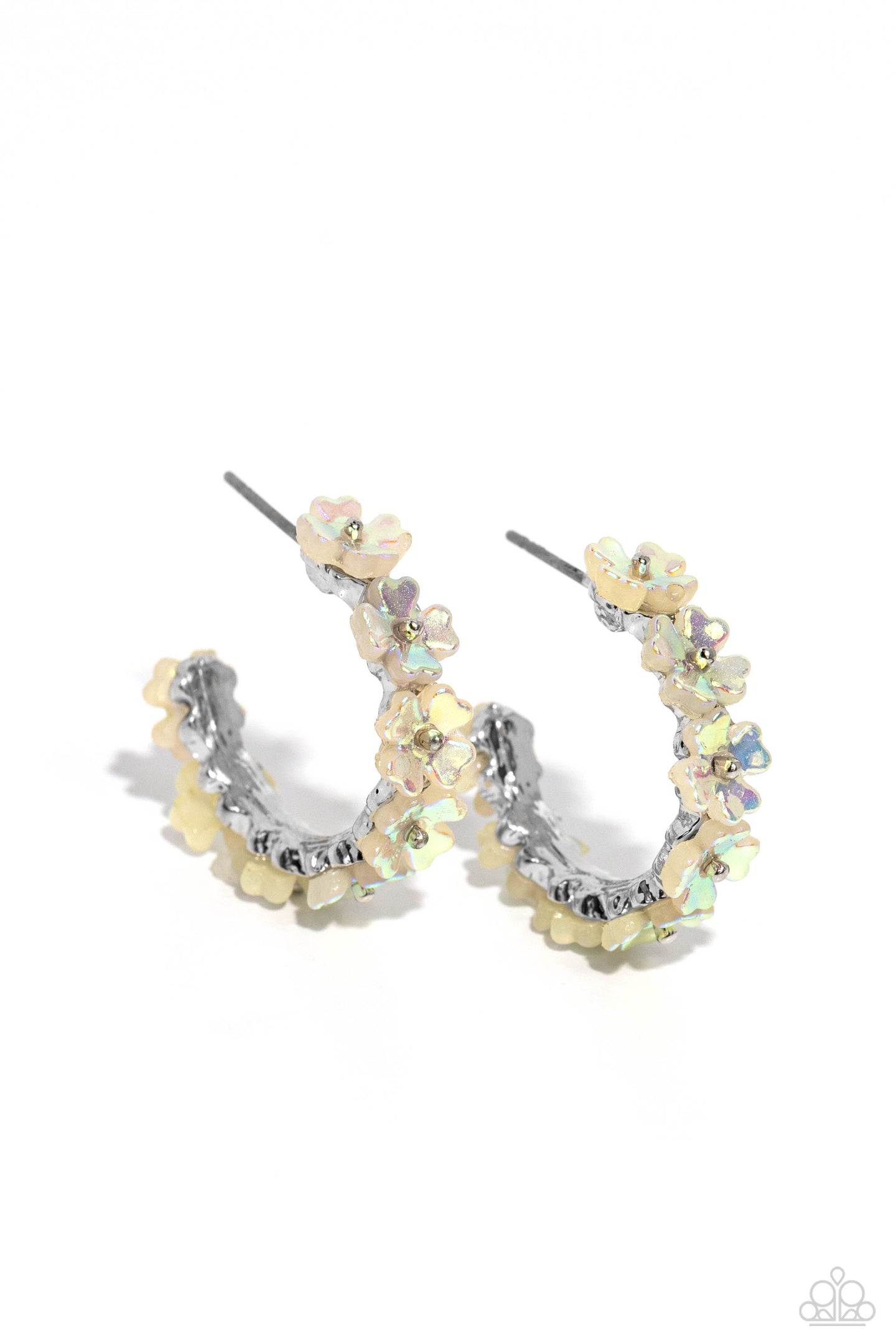 Floral Focus - White earring  D026