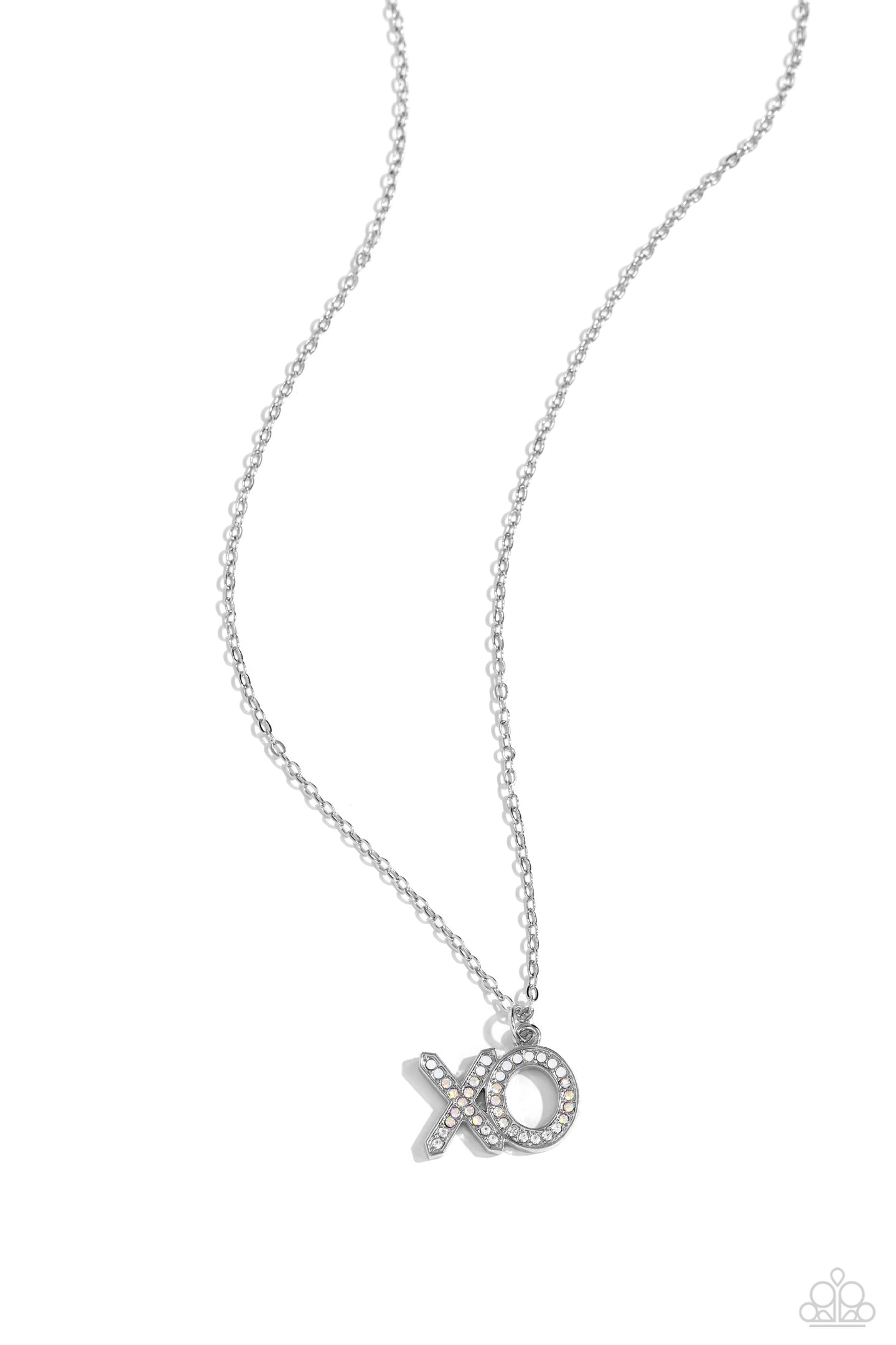 XO Showcase - White necklace B093