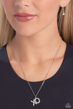 Load image into Gallery viewer, XO Showcase - White necklace B093
