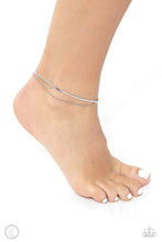 Load image into Gallery viewer, Glistening Gauge - Silver anklet E007
