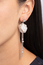 Load image into Gallery viewer, Graceful Gesture - White earring E016
