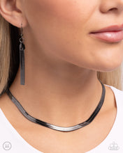Load image into Gallery viewer, Musings Moment - Black choker necklace E016

