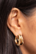 Load image into Gallery viewer, Textured Tremolo - Gold hoop earring D040
