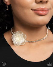 Load image into Gallery viewer, Rosy Range - Gold choker E008
