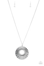 Load image into Gallery viewer, Chicly Centered - White necklace C027
