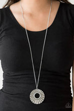 Load image into Gallery viewer, Chicly Centered - White necklace C027

