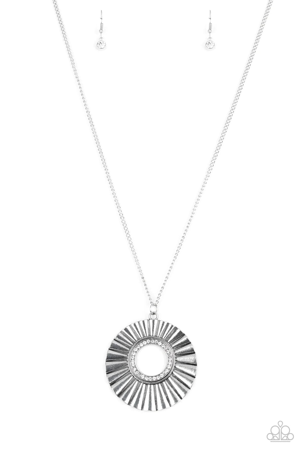 Chicly Centered - White necklace C027
