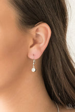 Load image into Gallery viewer, Chicly Centered - White necklace C027
